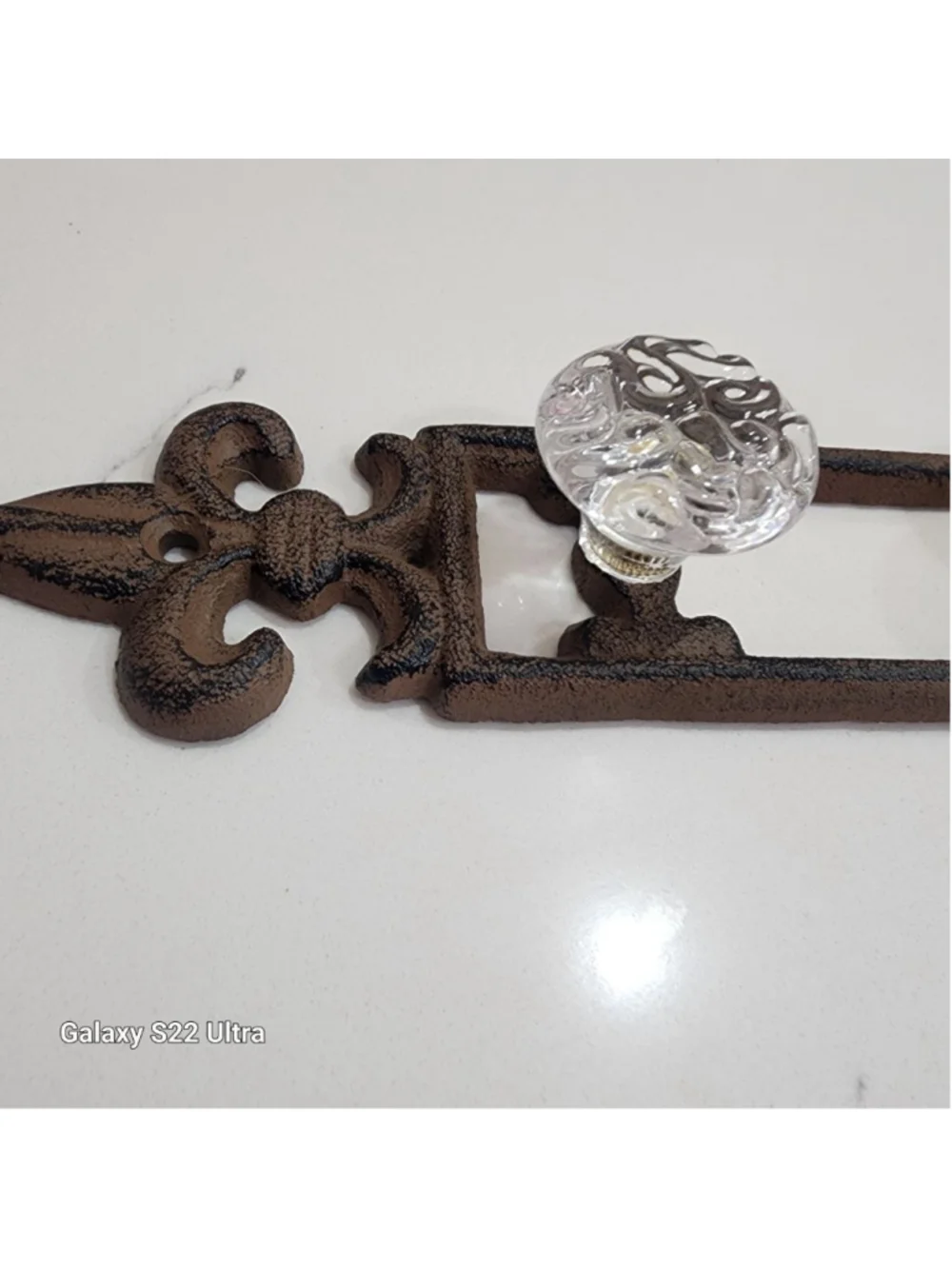 Cast Iron Fleur-de-lis wall mount with 3 crystal looking knobs 15.5”